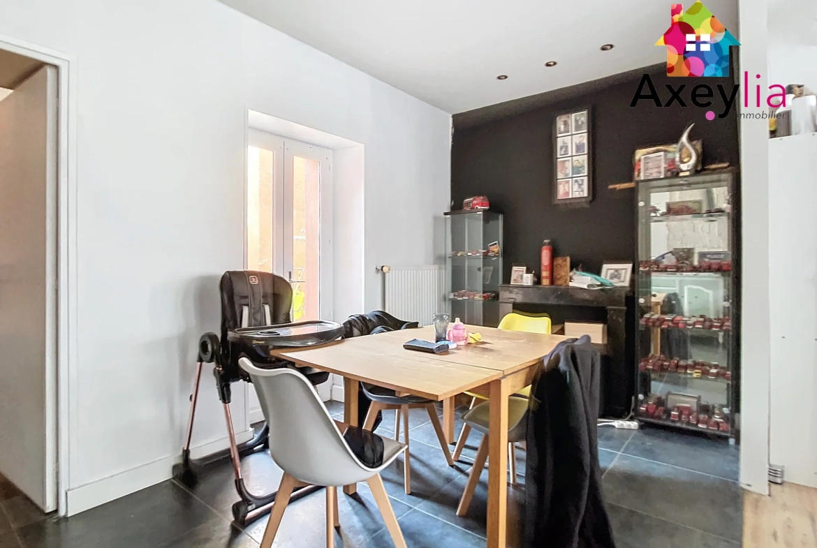 Maison rénovée avec garage et cour à Lapalisse, 3 chambres 