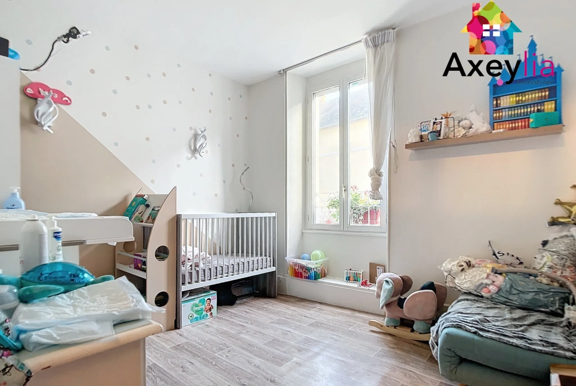 Maison rénovée avec garage et cour à Lapalisse, 3 chambres 
