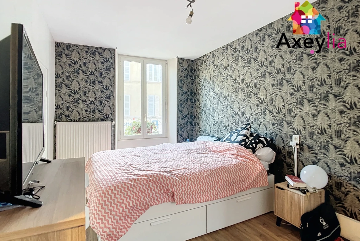 Maison rénovée avec garage et cour à Lapalisse, 3 chambres 