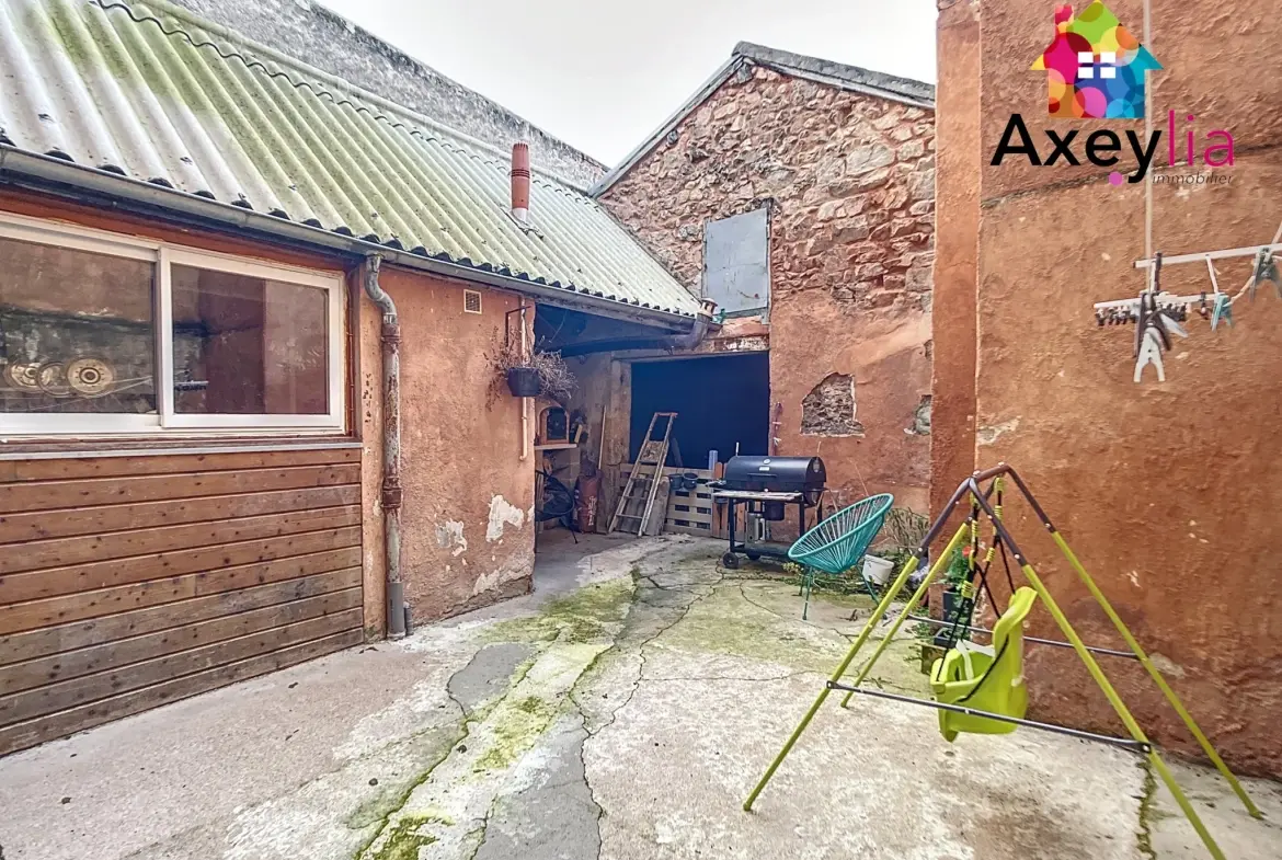 Maison rénovée avec garage et cour à Lapalisse, 3 chambres 