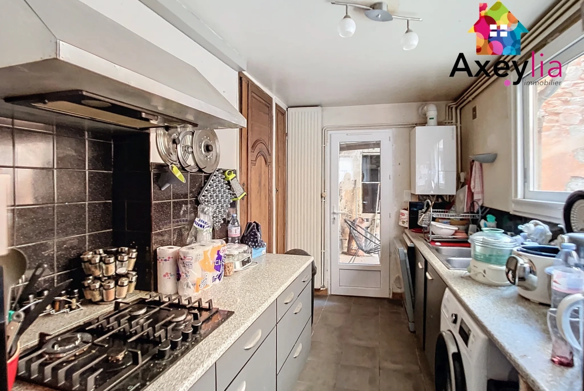 Maison rénovée avec garage et cour à Lapalisse, 3 chambres 