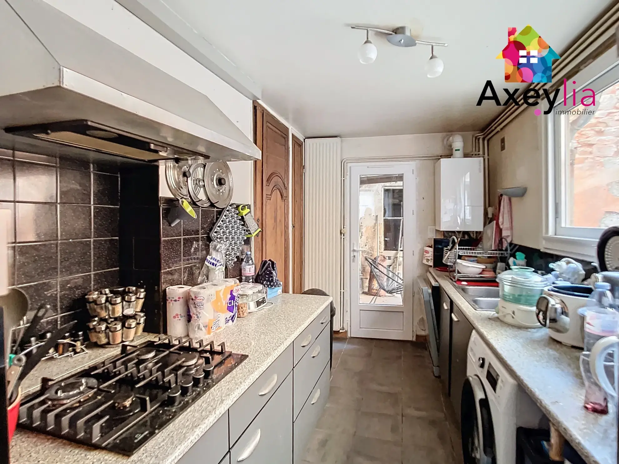 Maison rénovée avec garage et cour à Lapalisse, 3 chambres 