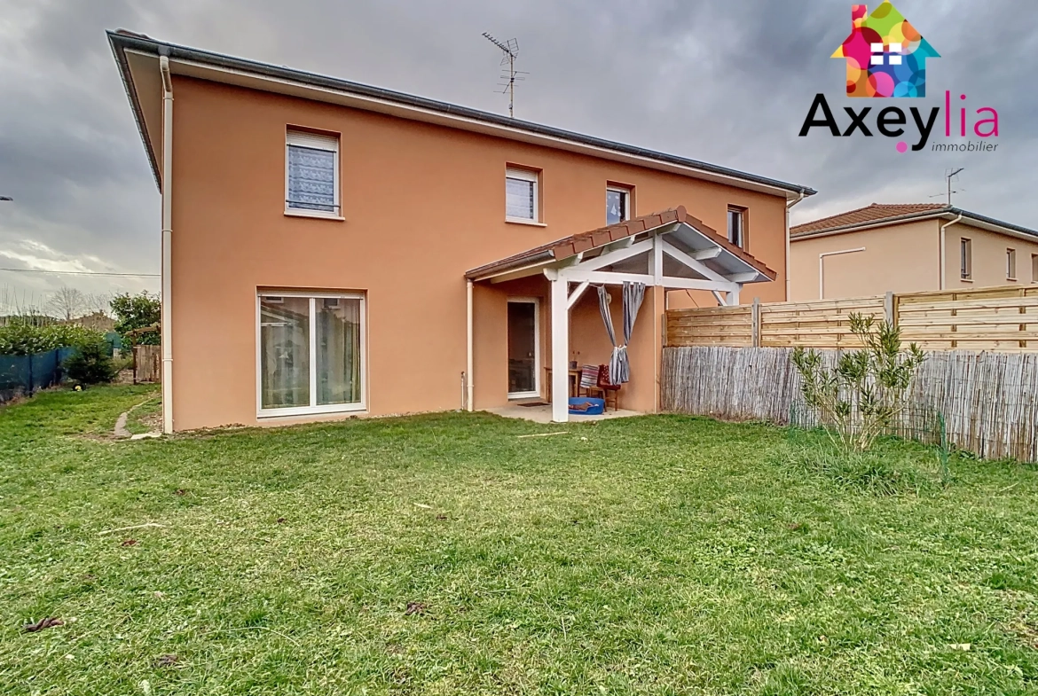 Maison récente à Riorges avec 3 chambres et garage - Terrain 346 m² 