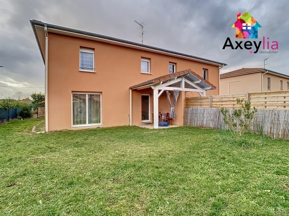 Maison récente à Riorges avec 3 chambres et garage - Terrain 346 m²