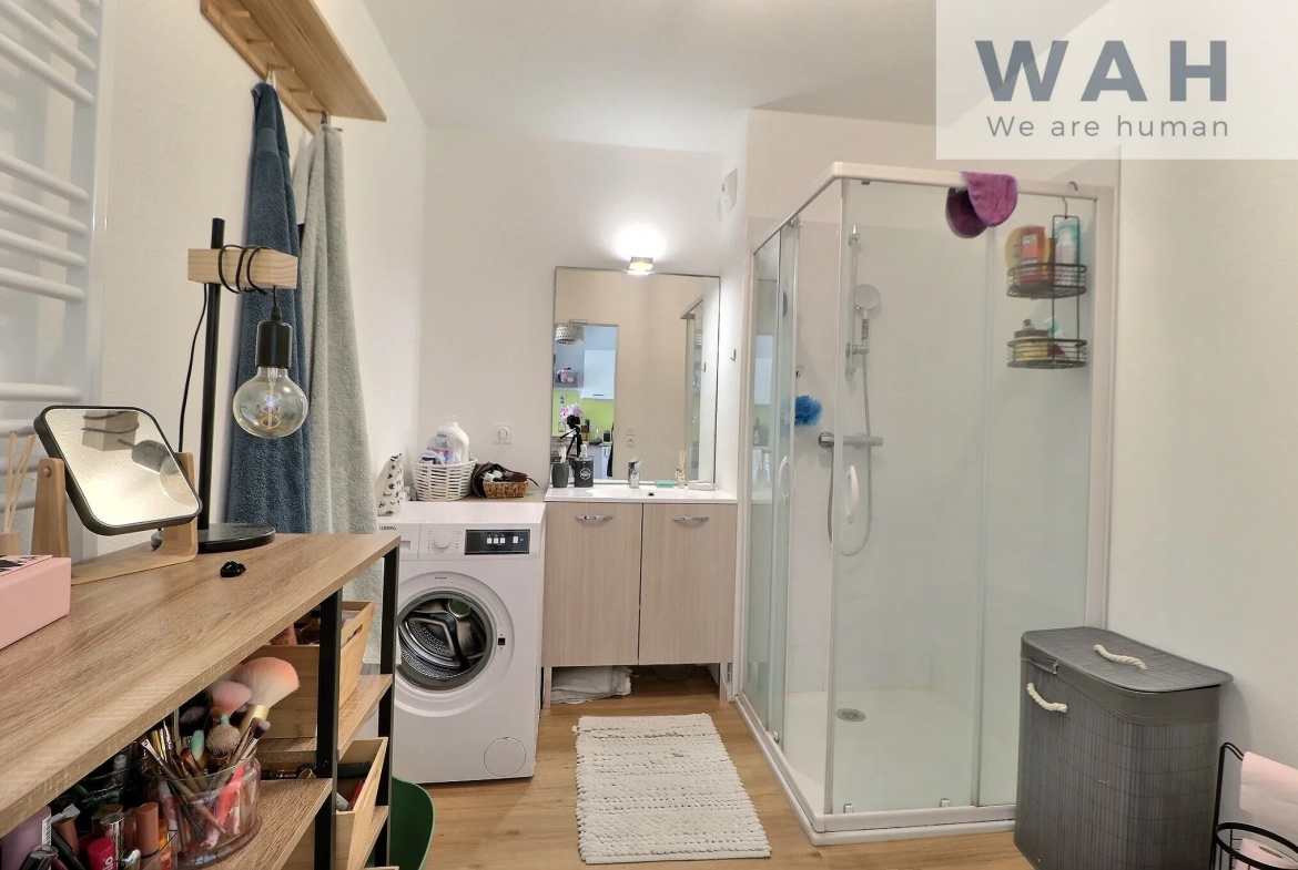 Appartement 2 pièces à vendre à Saint-Bres, investi locatif avec terrasse et stationnement 