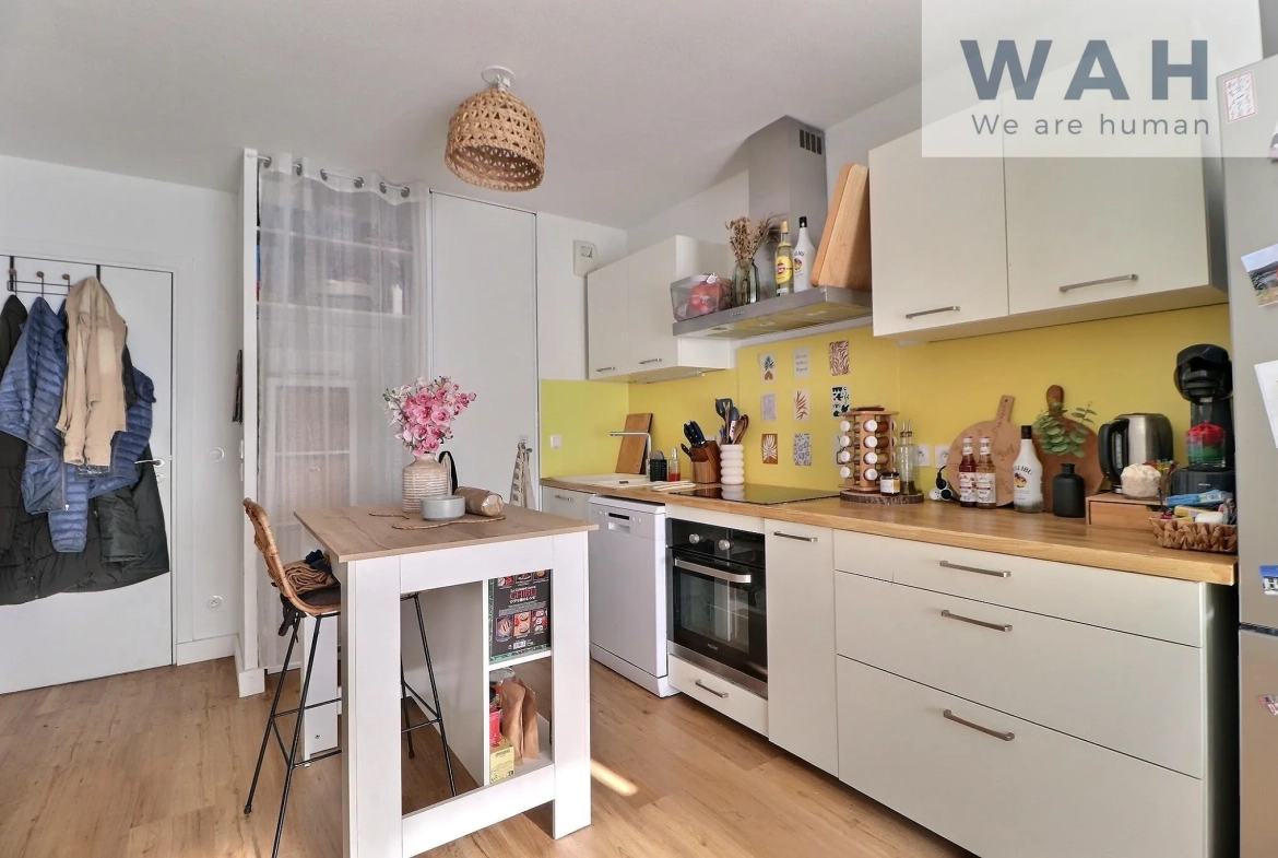 Appartement 2 pièces à vendre à Saint-Bres, investi locatif avec terrasse et stationnement 