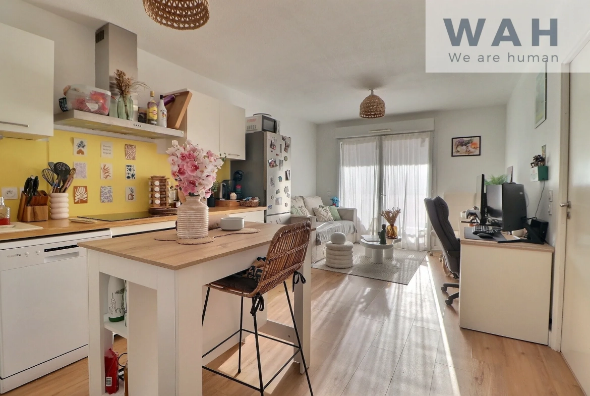 Appartement 2 pièces à vendre à Saint-Bres, investi locatif avec terrasse et stationnement 