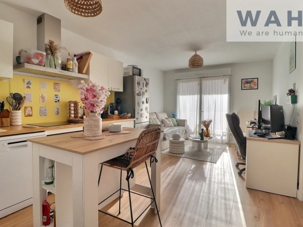 Appartement 2 pièces à vendre à Saint-Bres, investi locatif avec terrasse et stationnement