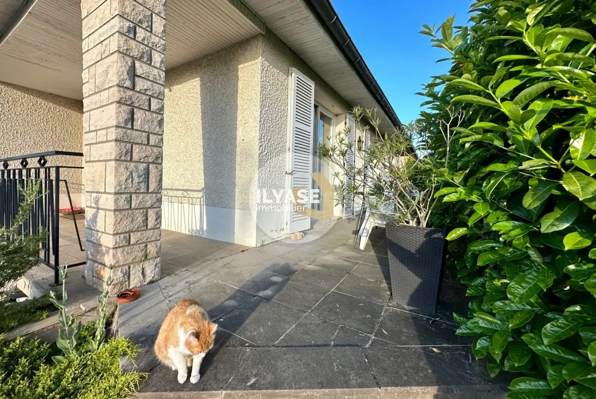 Maison 121 m² avec piscine et 4 chambres à Saint-Rémy - Cadre calme et pratique 