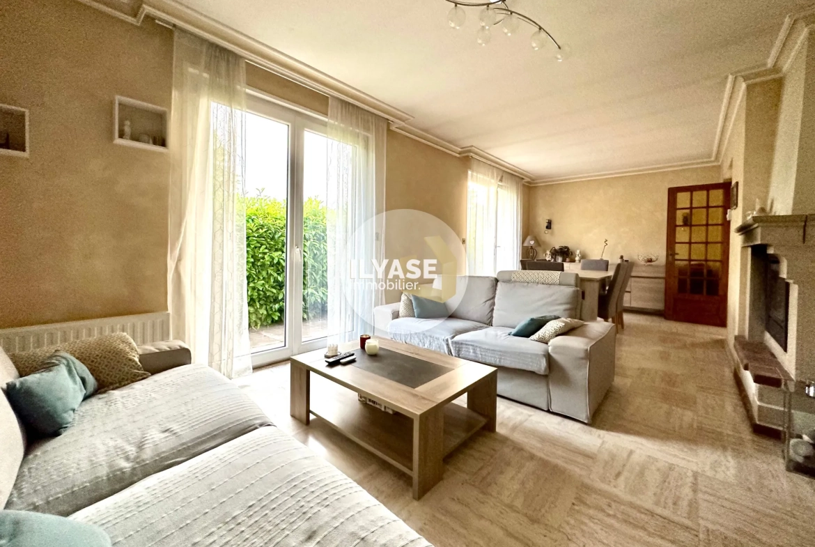 Maison 121 m² avec piscine et 4 chambres à Saint-Rémy - Cadre calme et pratique 