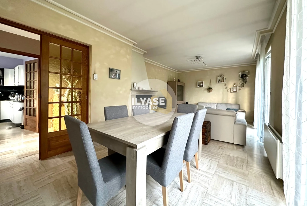 Maison 121 m² avec piscine et 4 chambres à Saint-Rémy - Cadre calme et pratique 