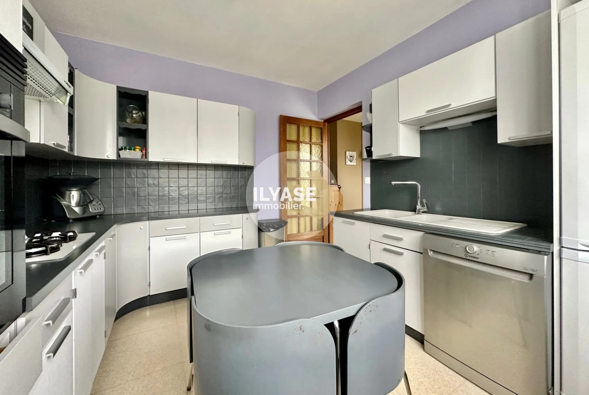 Maison 121 m² avec piscine et 4 chambres à Saint-Rémy - Cadre calme et pratique 