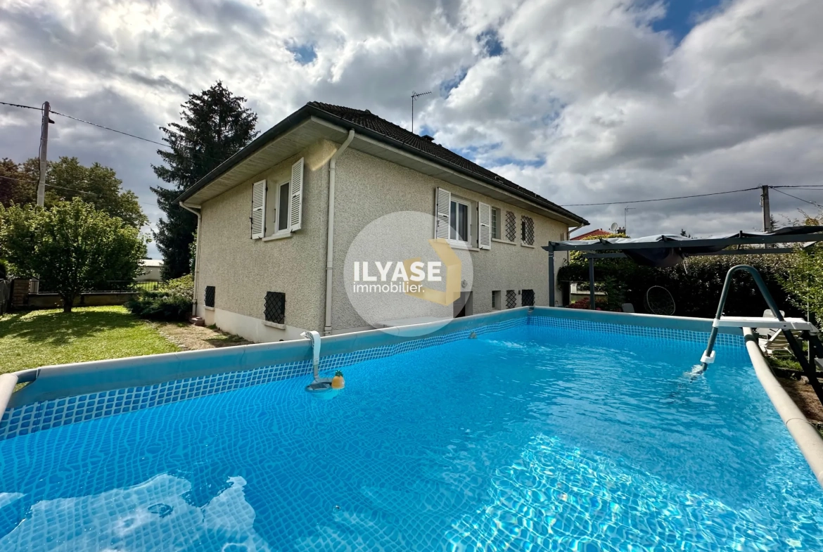Maison 121 m² avec piscine et 4 chambres à Saint-Rémy - Cadre calme et pratique 