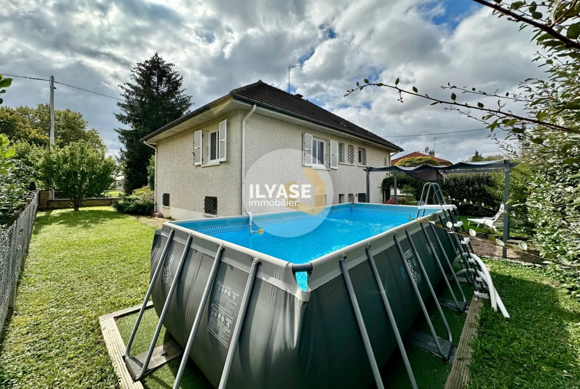 Maison 121 m² avec piscine et 4 chambres à Saint-Rémy - Cadre calme et pratique 
