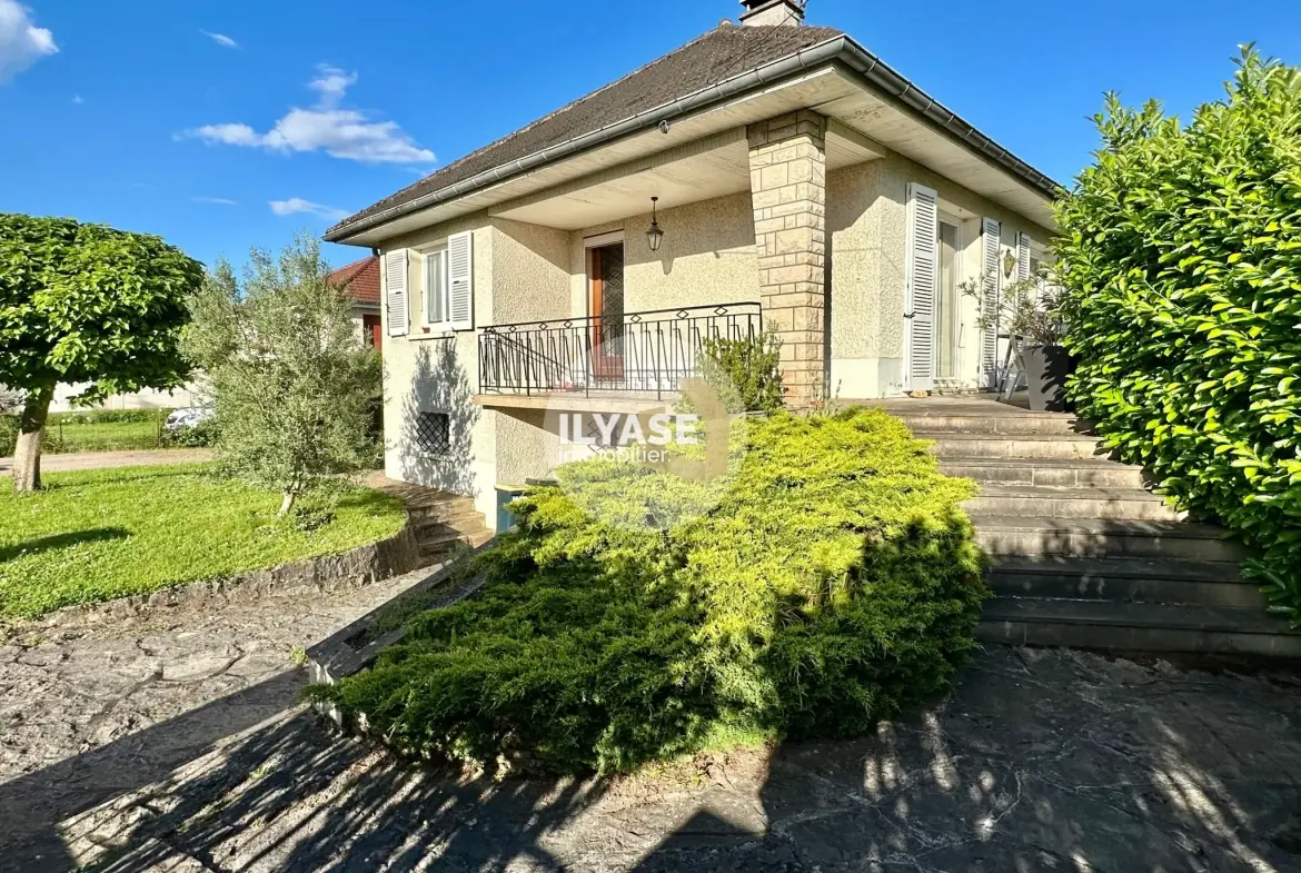 Maison 121 m² avec piscine et 4 chambres à Saint-Rémy - Cadre calme et pratique 