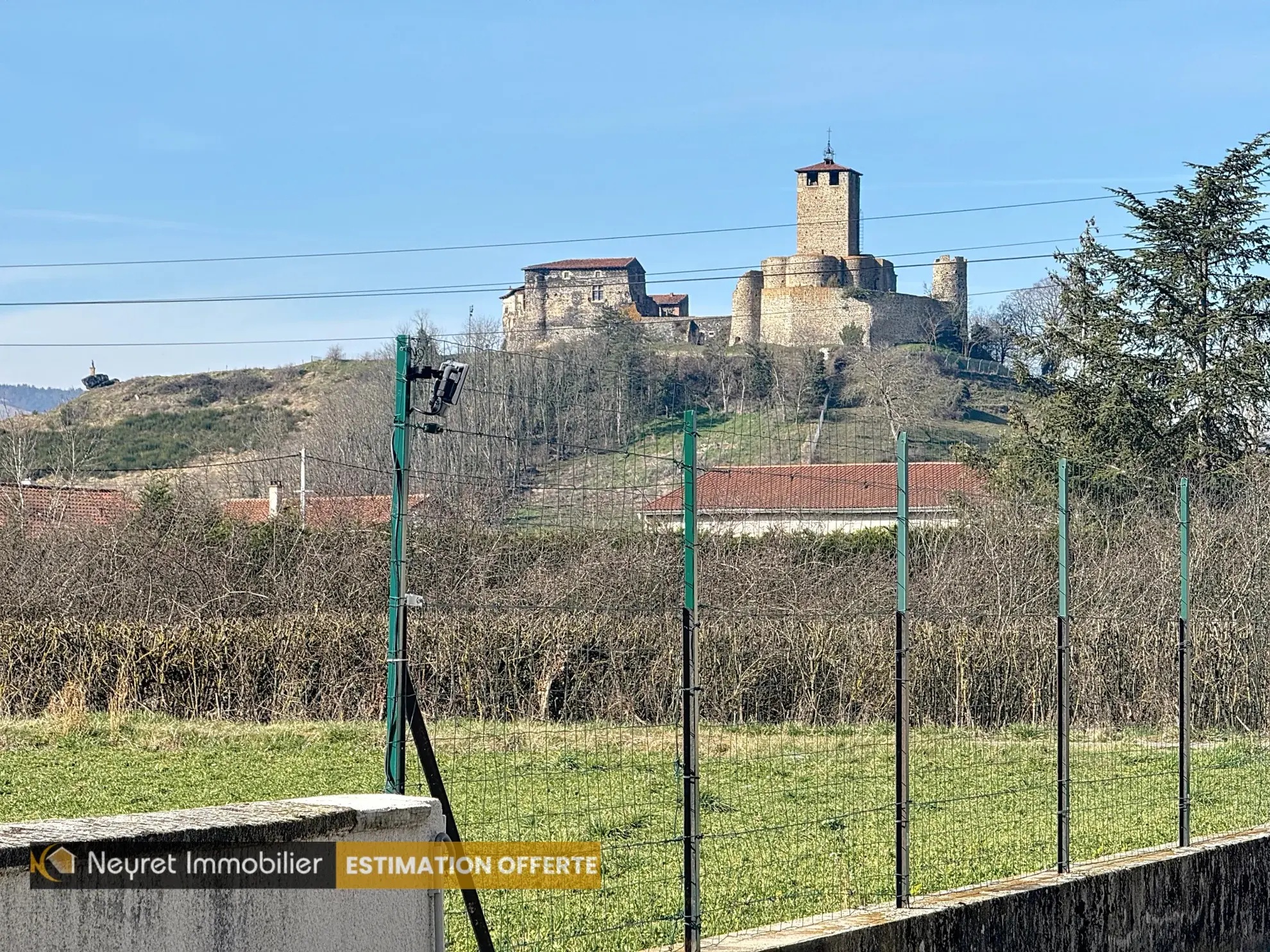 Maison rénovée de 120m² à Montverdun avec jardin clos et garage 