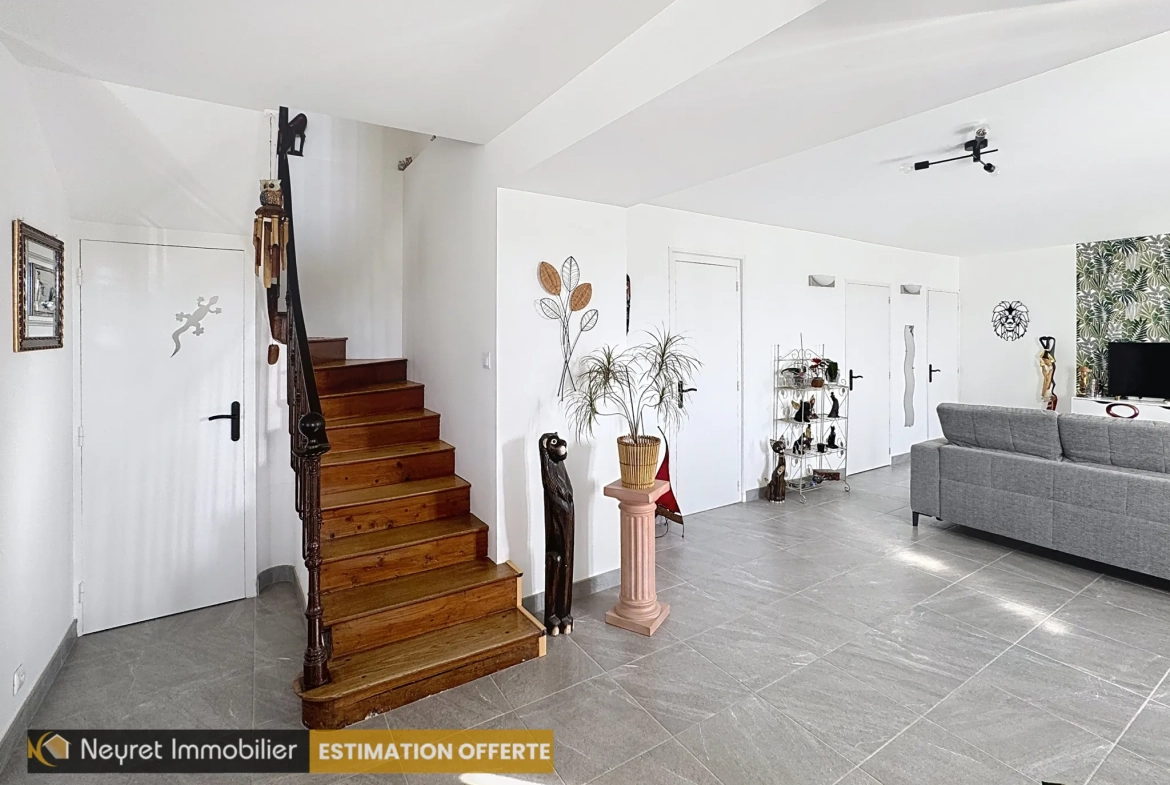 Maison rénovée de 120m² à Montverdun avec jardin clos et garage 