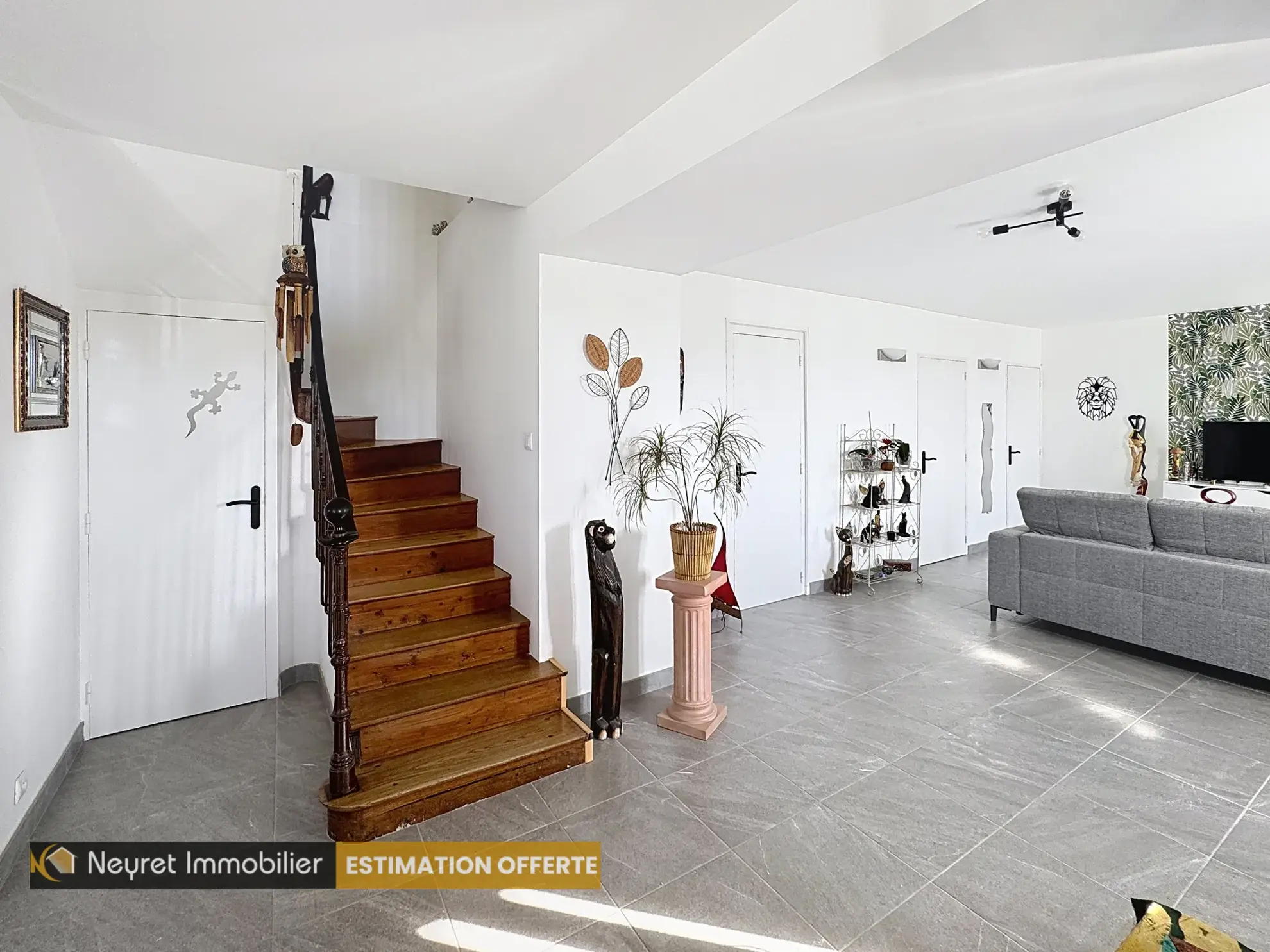Maison rénovée de 120m² à Montverdun avec jardin clos et garage 