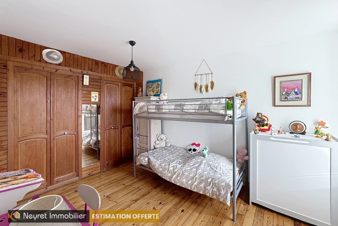 Maison rénovée de 120m² à Montverdun avec jardin clos et garage 