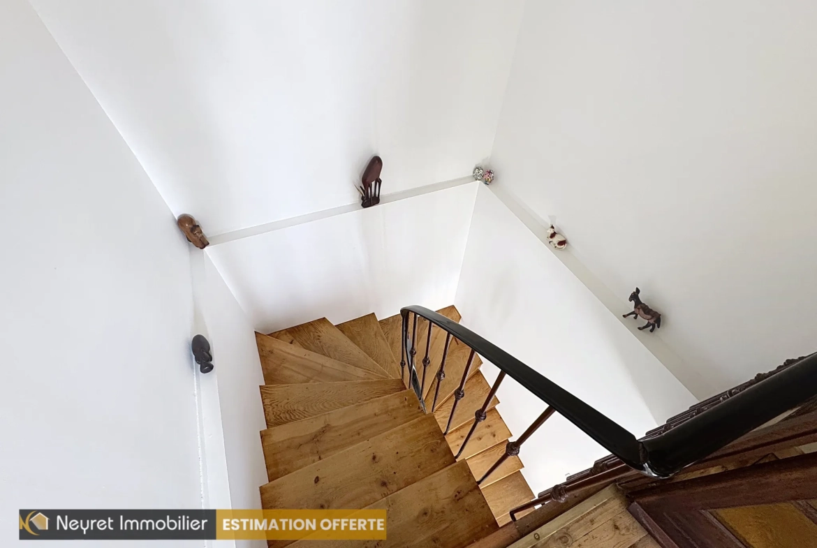 Maison rénovée de 120m² à Montverdun avec jardin clos et garage 