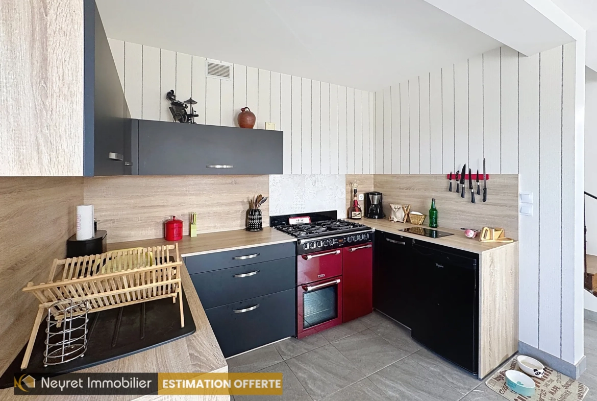 Maison rénovée de 120m² à Montverdun avec jardin clos et garage 
