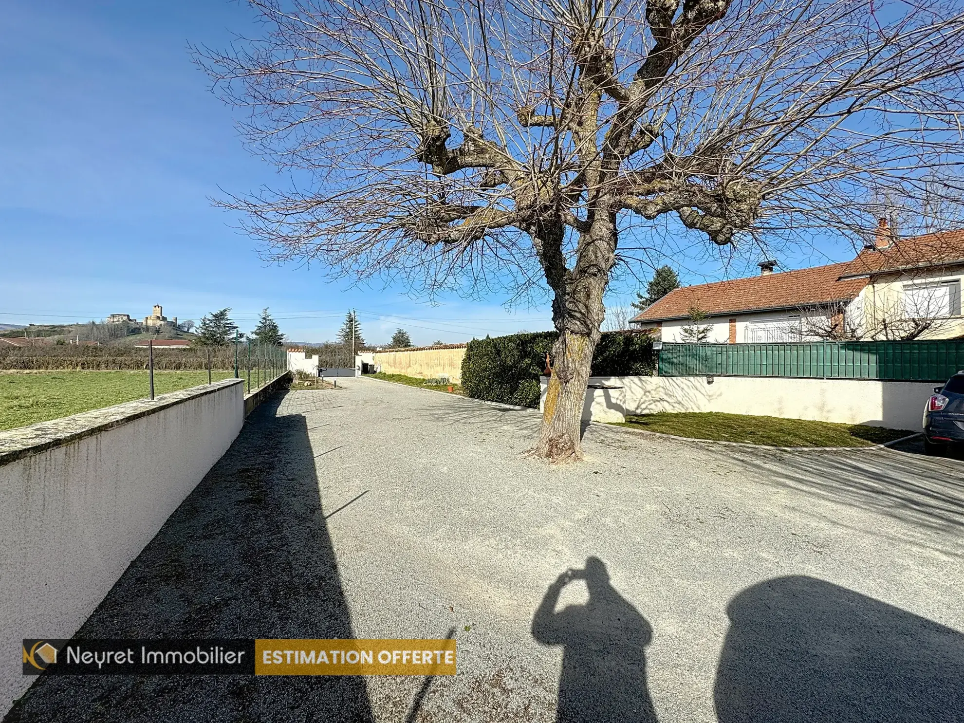 Maison rénovée de 120m² à Montverdun avec jardin clos et garage 