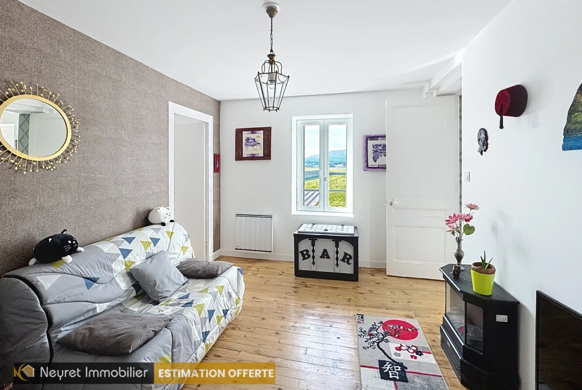 Maison rénovée de 120m² à Montverdun avec jardin clos et garage 
