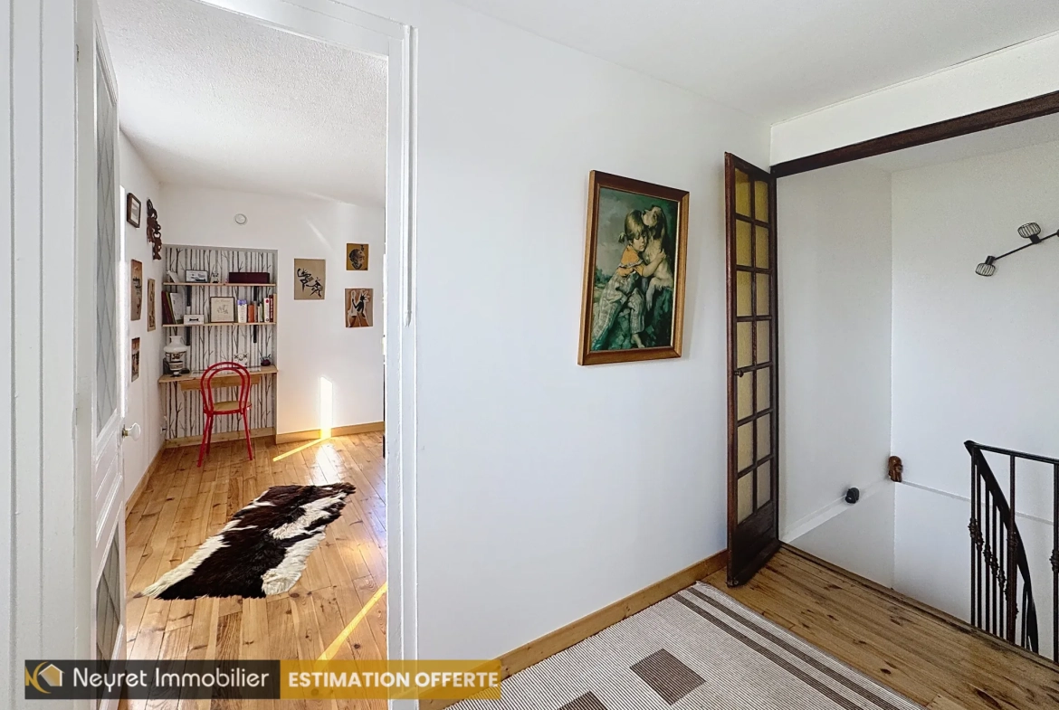 Maison rénovée de 120m² à Montverdun avec jardin clos et garage 