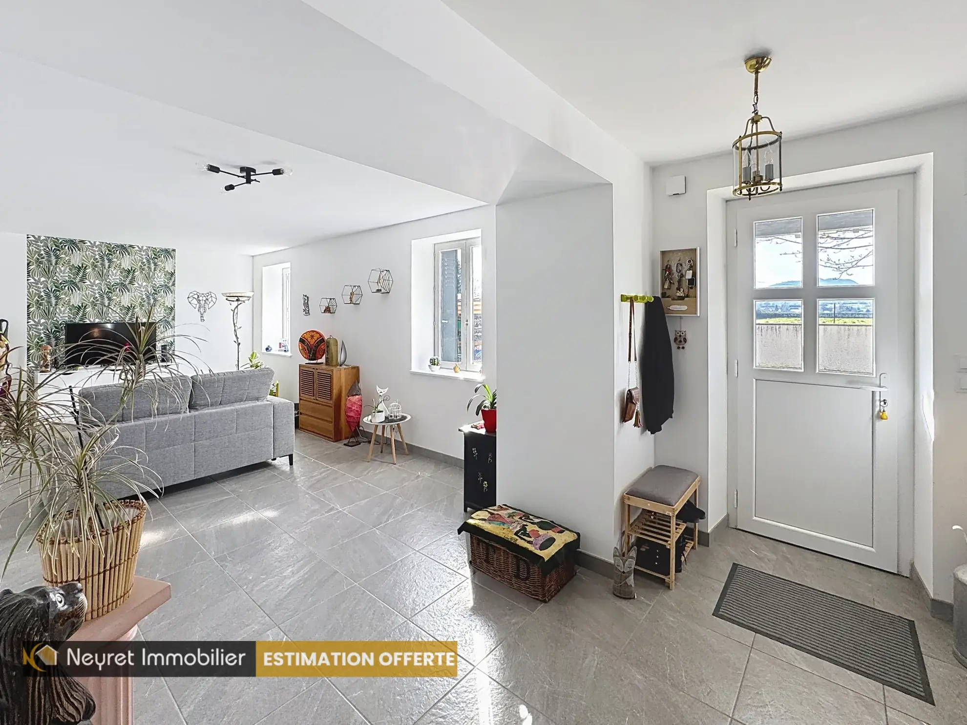 Maison rénovée de 120m² à Montverdun avec jardin clos et garage 