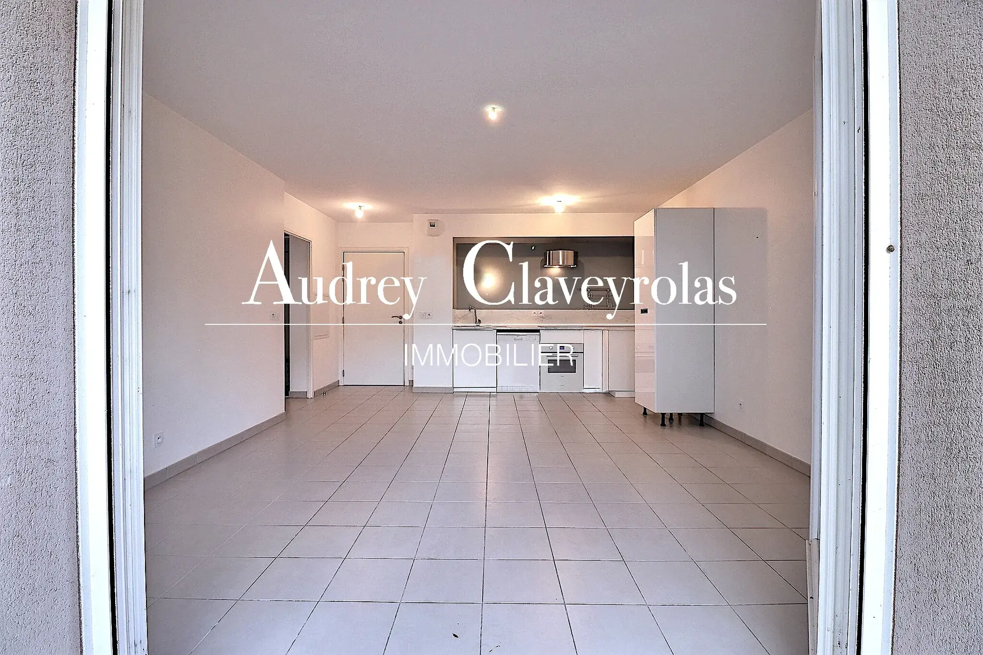 Appartement T2 lumineux avec terrasse, parking privé à Marseille 13013 