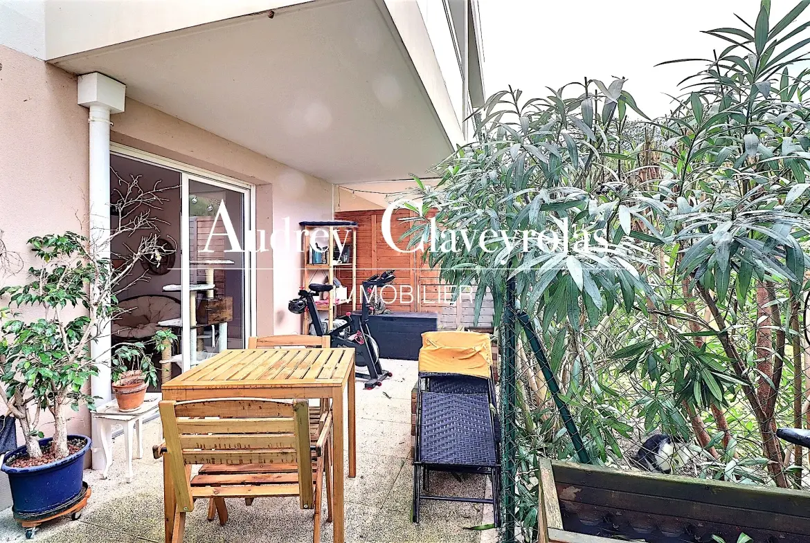 Appartement T2 lumineux avec terrasse, parking privé à Marseille 13013 
