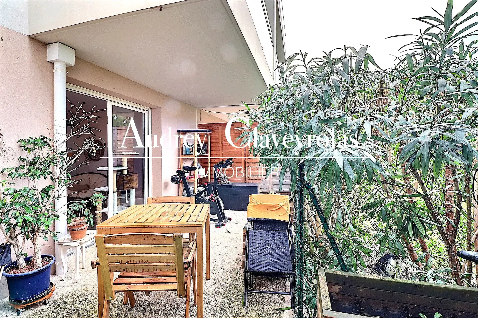 Appartement T2 lumineux avec terrasse, parking privé à Marseille 13013 