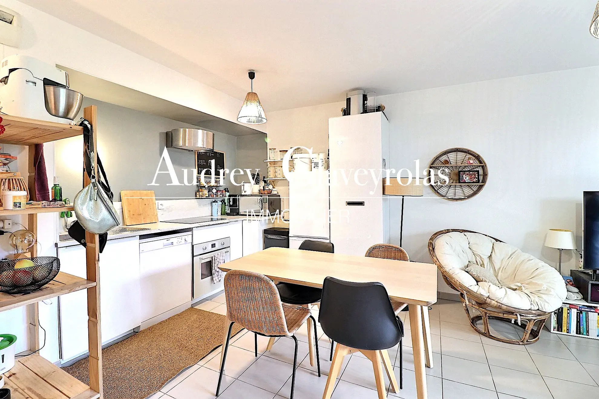 Appartement T2 lumineux avec terrasse, parking privé à Marseille 13013 
