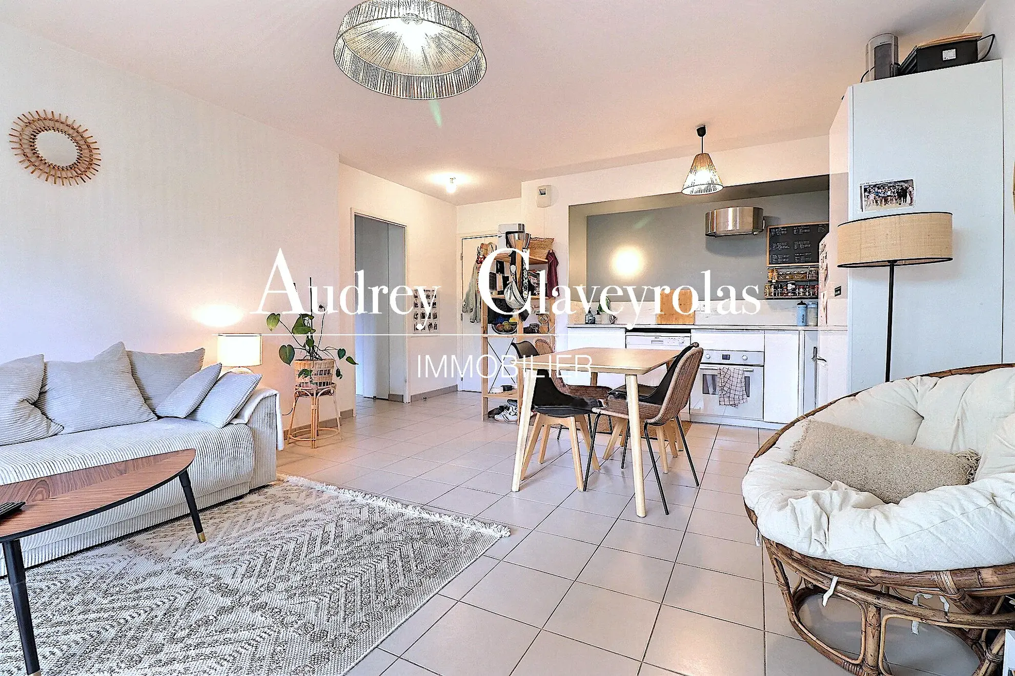 Appartement T2 lumineux avec terrasse, parking privé à Marseille 13013 