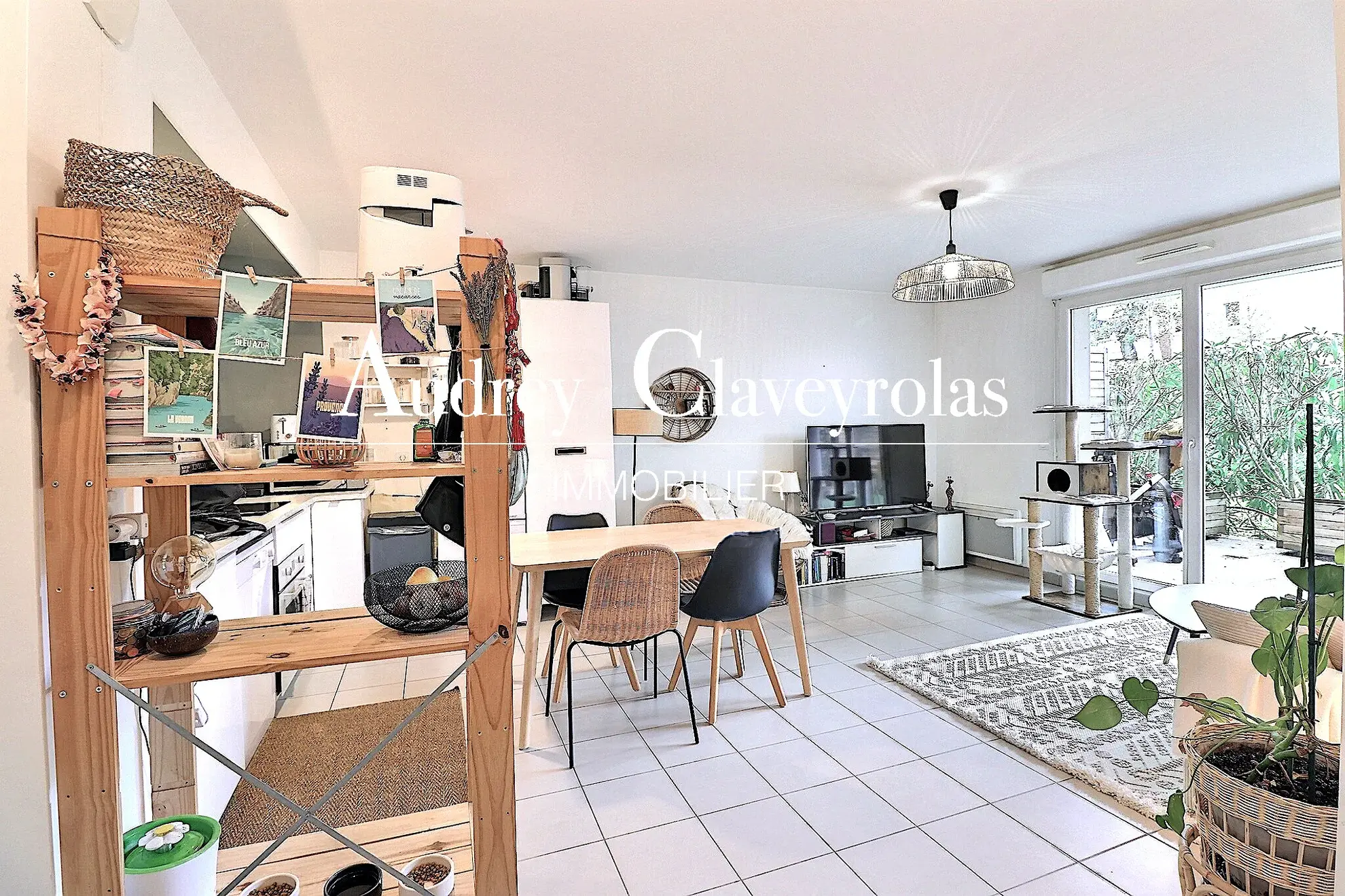 Appartement T2 lumineux avec terrasse, parking privé à Marseille 13013 