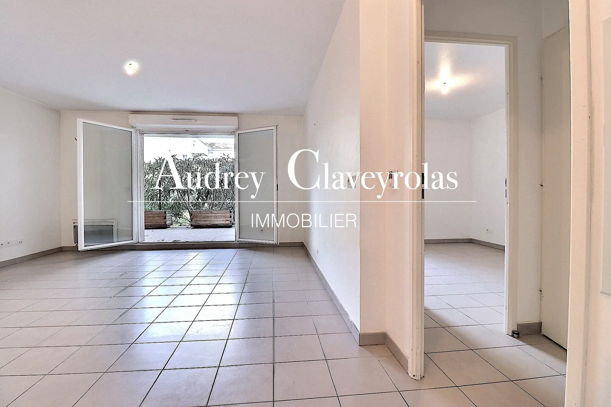 Appartement T2 lumineux avec terrasse, parking privé à Marseille 13013 