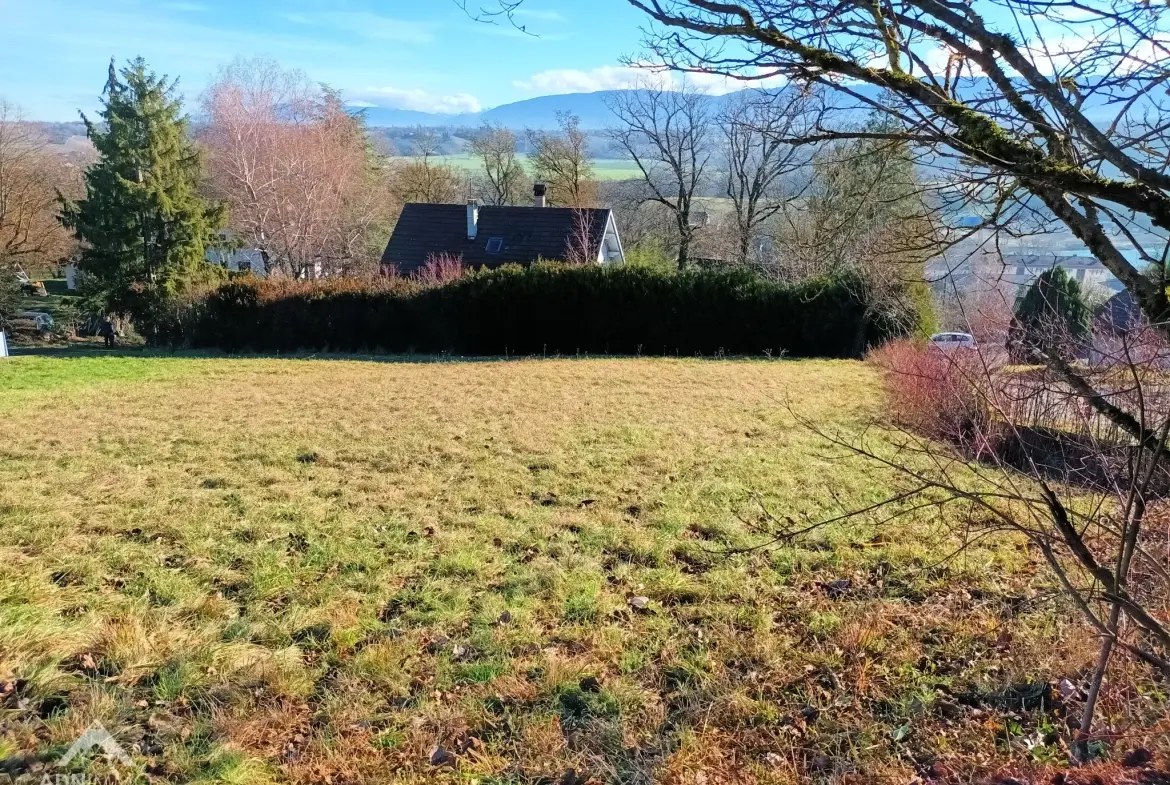 Terrain constructible de 1434 m² avec vue dégagée à Pougny 