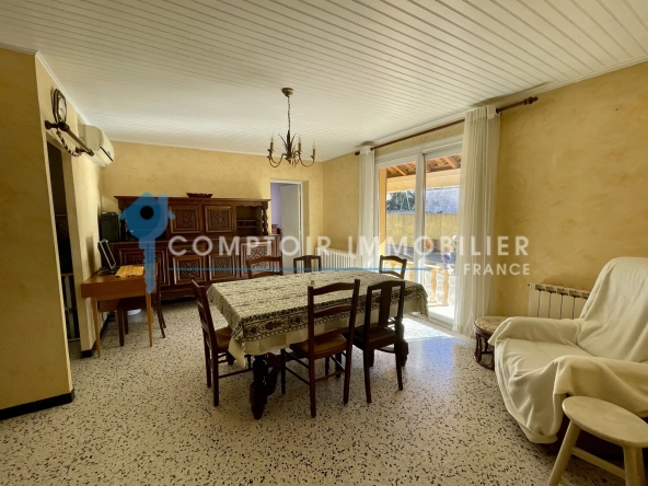Maison de plain-pied à Vauvert avec terrasse et potentiel d'agrandissement