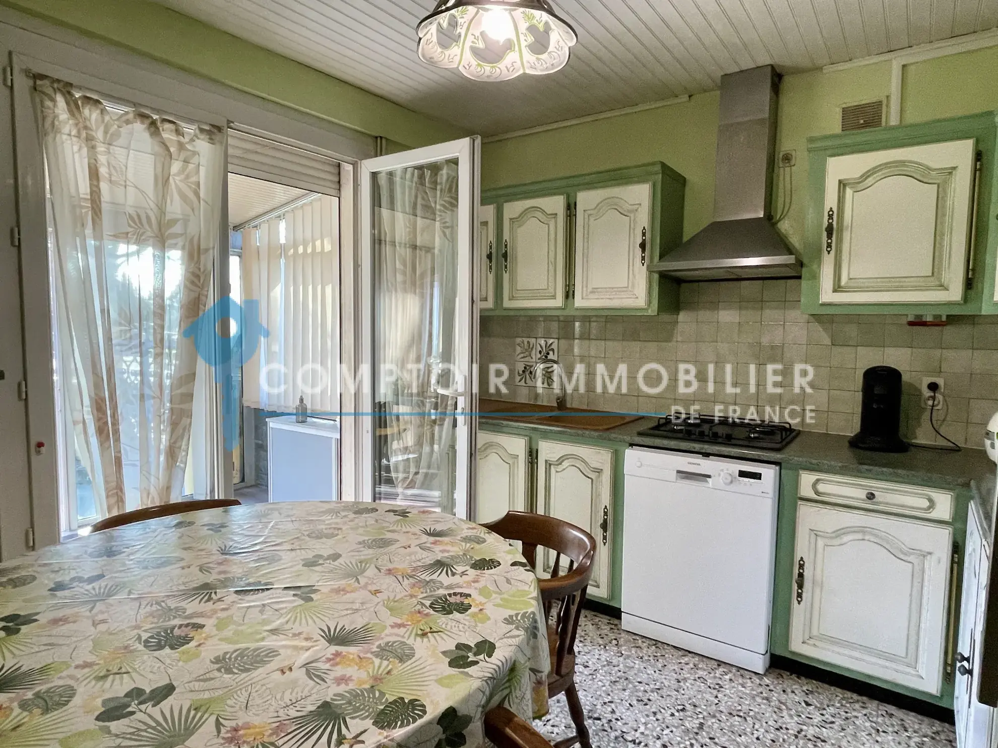Maison de plain-pied à Vauvert avec terrasse et potentiel d'agrandissement 