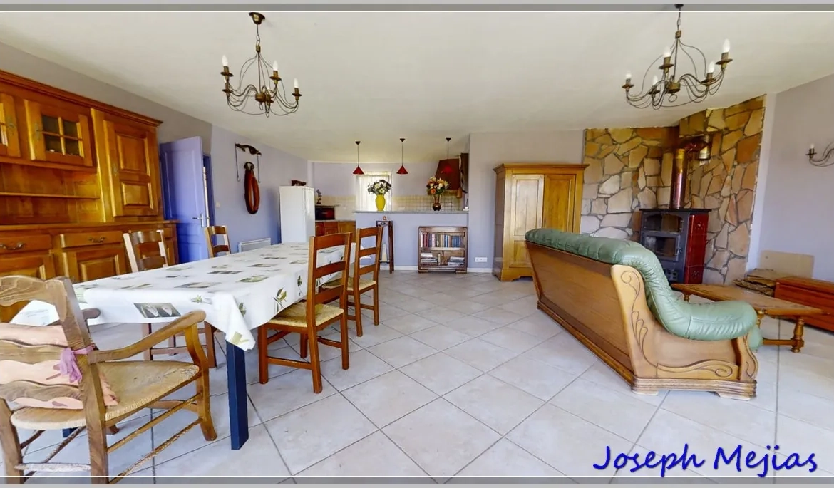 Maison de plain-pied à vendre à Saint Apollinaire de Rias, 2 chambres, terrain de 2000 m² 