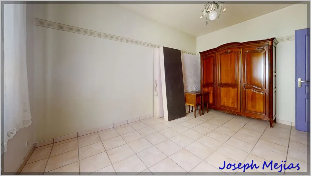 Maison de plain-pied à vendre à Saint Apollinaire de Rias, 2 chambres, terrain de 2000 m² 
