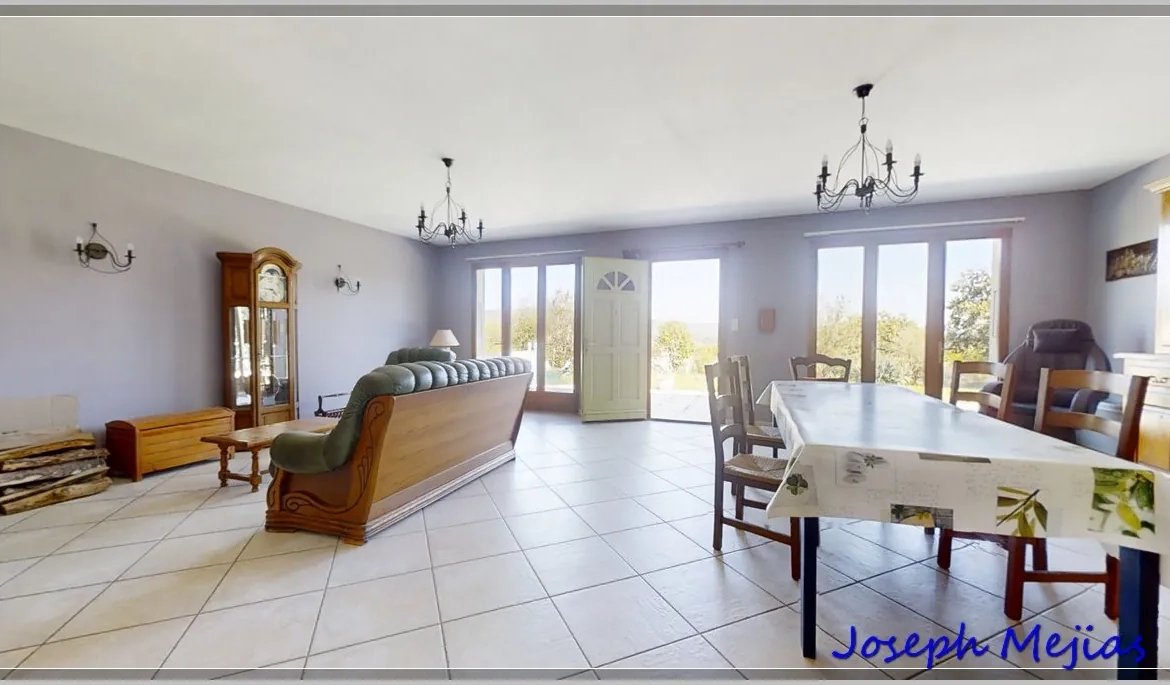 Maison de plain-pied à vendre à Saint Apollinaire de Rias, 2 chambres, terrain de 2000 m² 
