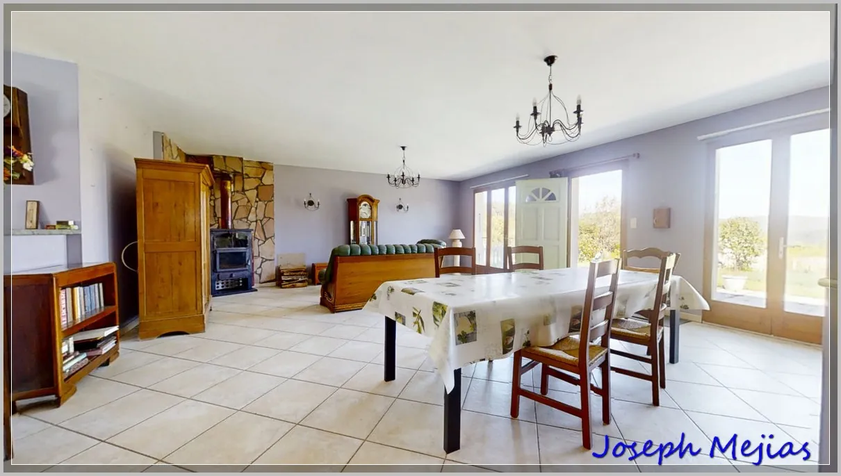 Maison de plain-pied à vendre à Saint Apollinaire de Rias, 2 chambres, terrain de 2000 m² 