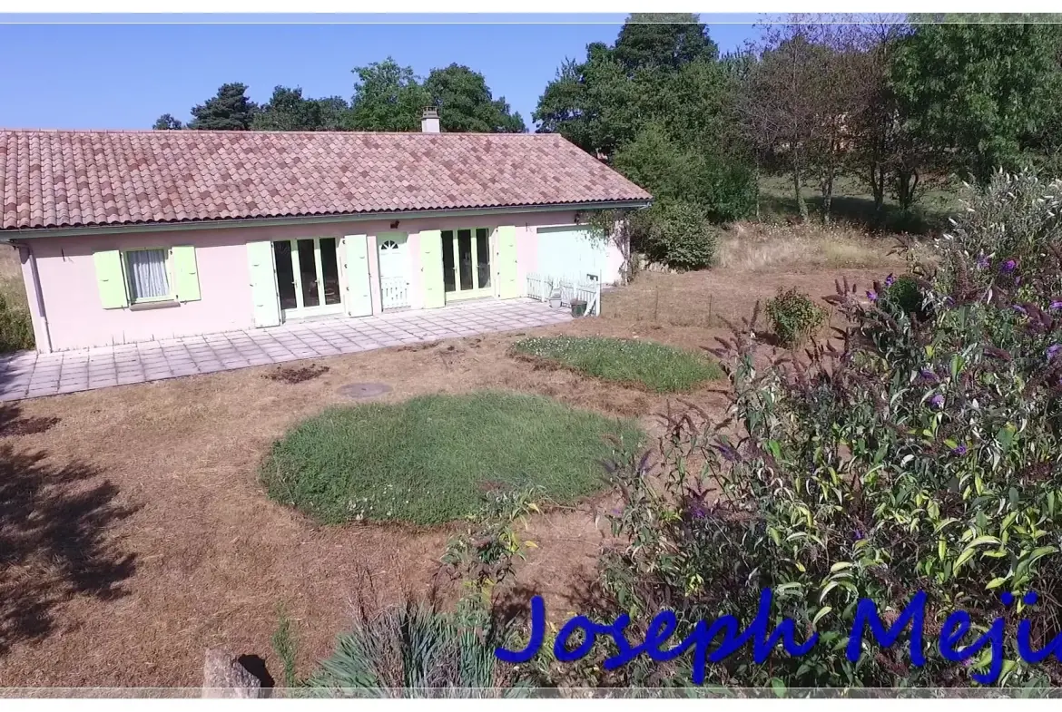 Maison de plain-pied à vendre à Saint Apollinaire de Rias, 2 chambres, terrain de 2000 m² 