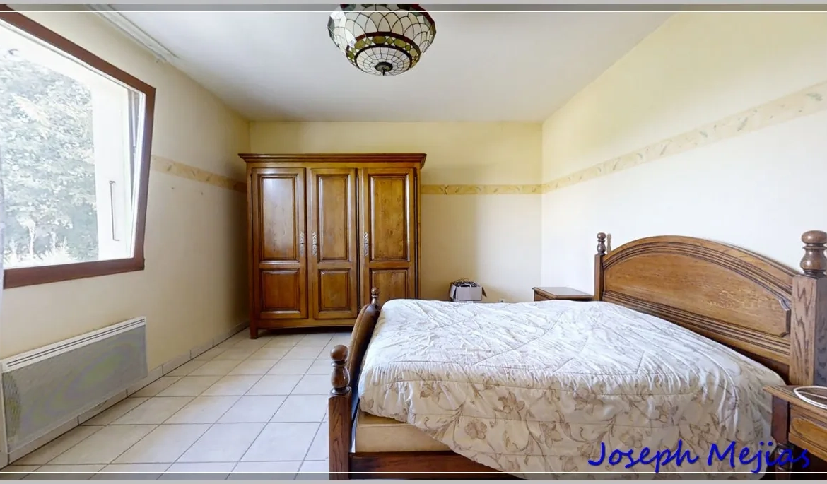 Maison de plain-pied à vendre à Saint Apollinaire de Rias, 2 chambres, terrain de 2000 m² 