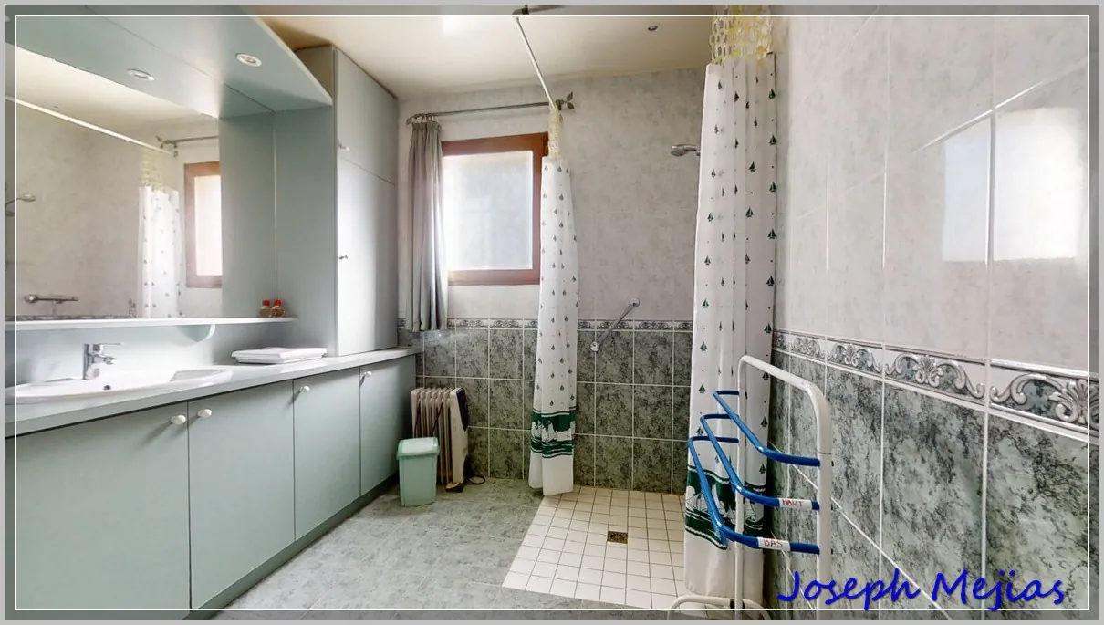 Maison de plain-pied à vendre à Saint Apollinaire de Rias, 2 chambres, terrain de 2000 m² 
