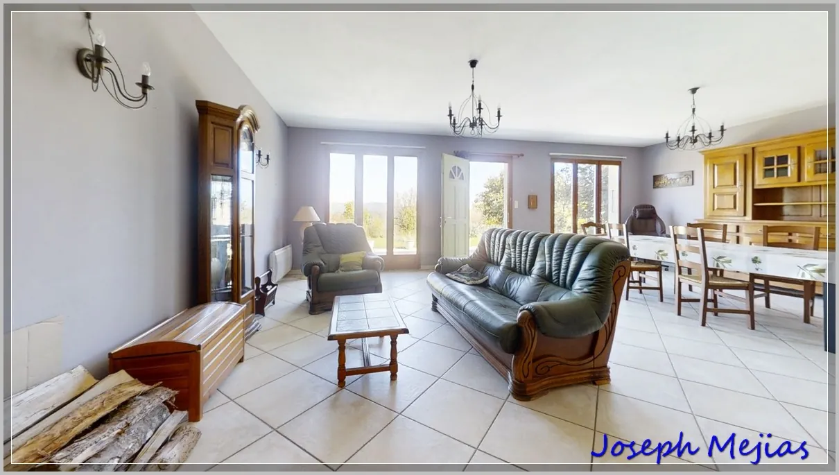 Maison de plain-pied à vendre à Saint Apollinaire de Rias, 2 chambres, terrain de 2000 m² 