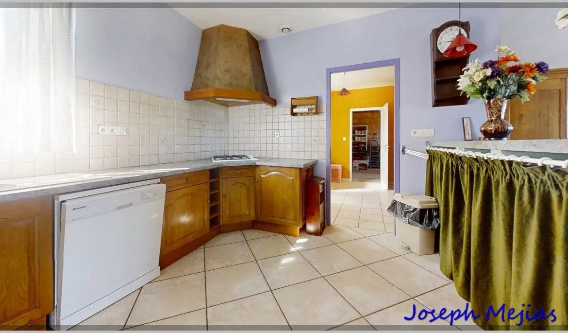 Maison de plain-pied à vendre à Saint Apollinaire de Rias, 2 chambres, terrain de 2000 m² 