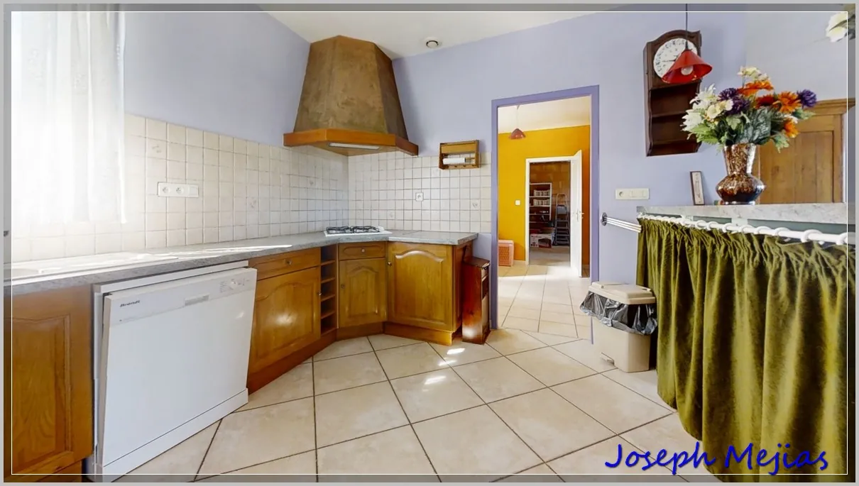Maison de plain-pied à vendre à Saint Apollinaire de Rias, 2 chambres, terrain de 2000 m² 