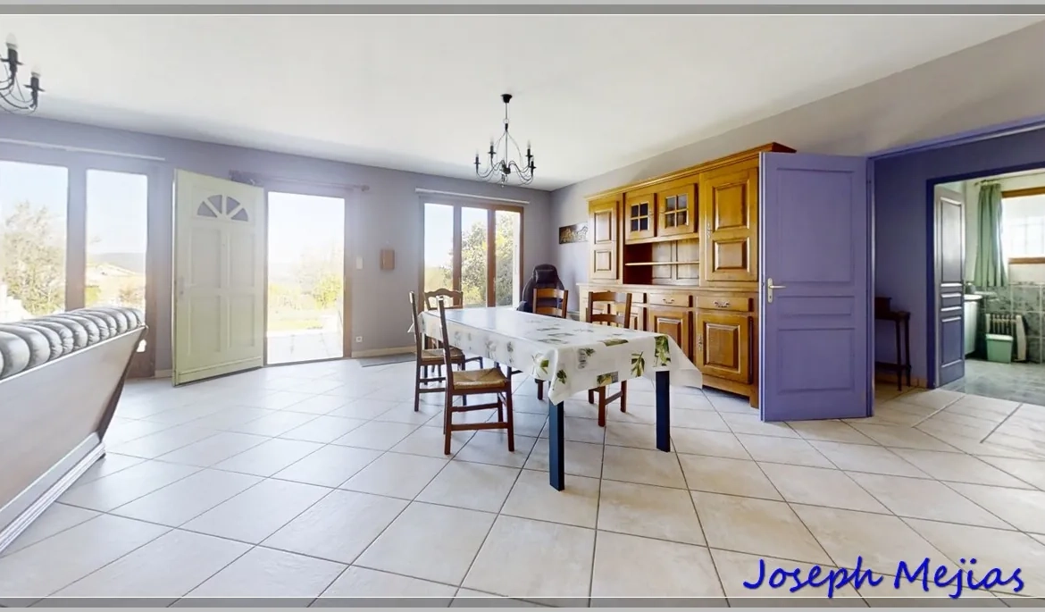 Maison de plain-pied à vendre à Saint Apollinaire de Rias, 2 chambres, terrain de 2000 m² 